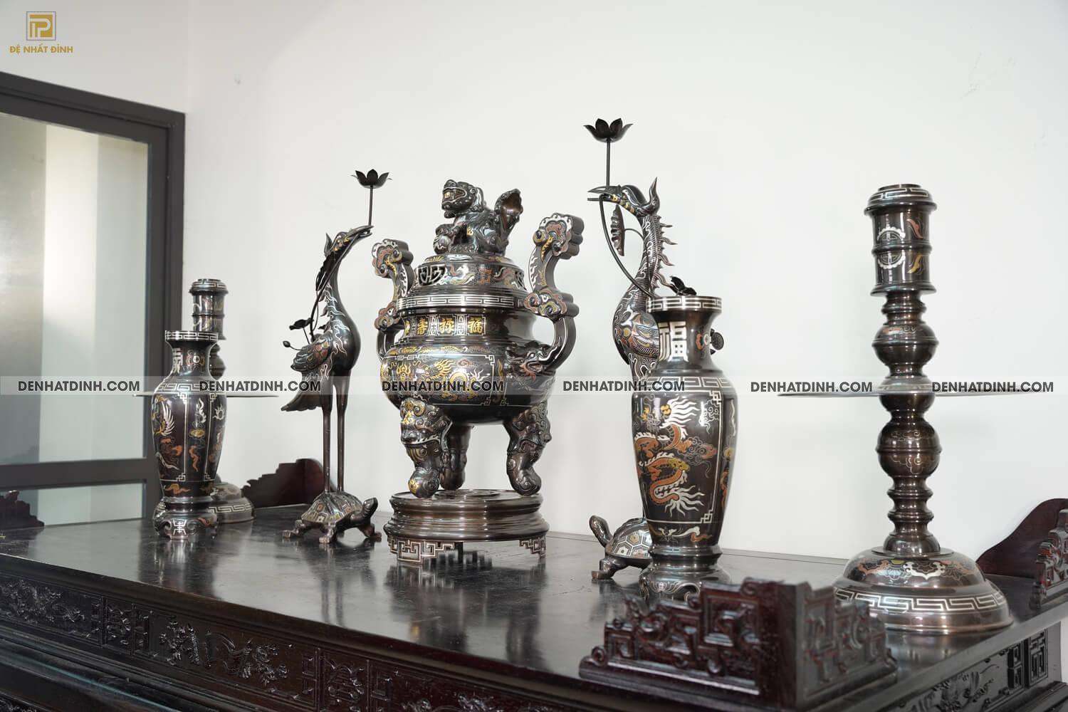 Bộ đỉnh đồng ngũ sự song long bằng đồng đỏ cao 70cm khảm ngũ sắc kèm đôi lọ hoa - Hình ảnh 3