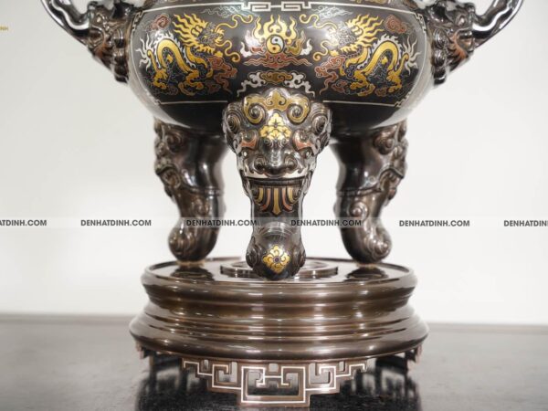 Alternative view of Đỉnh đồng cao 70cm bằng đồng đỏ khảm ngũ sắc cao cấp