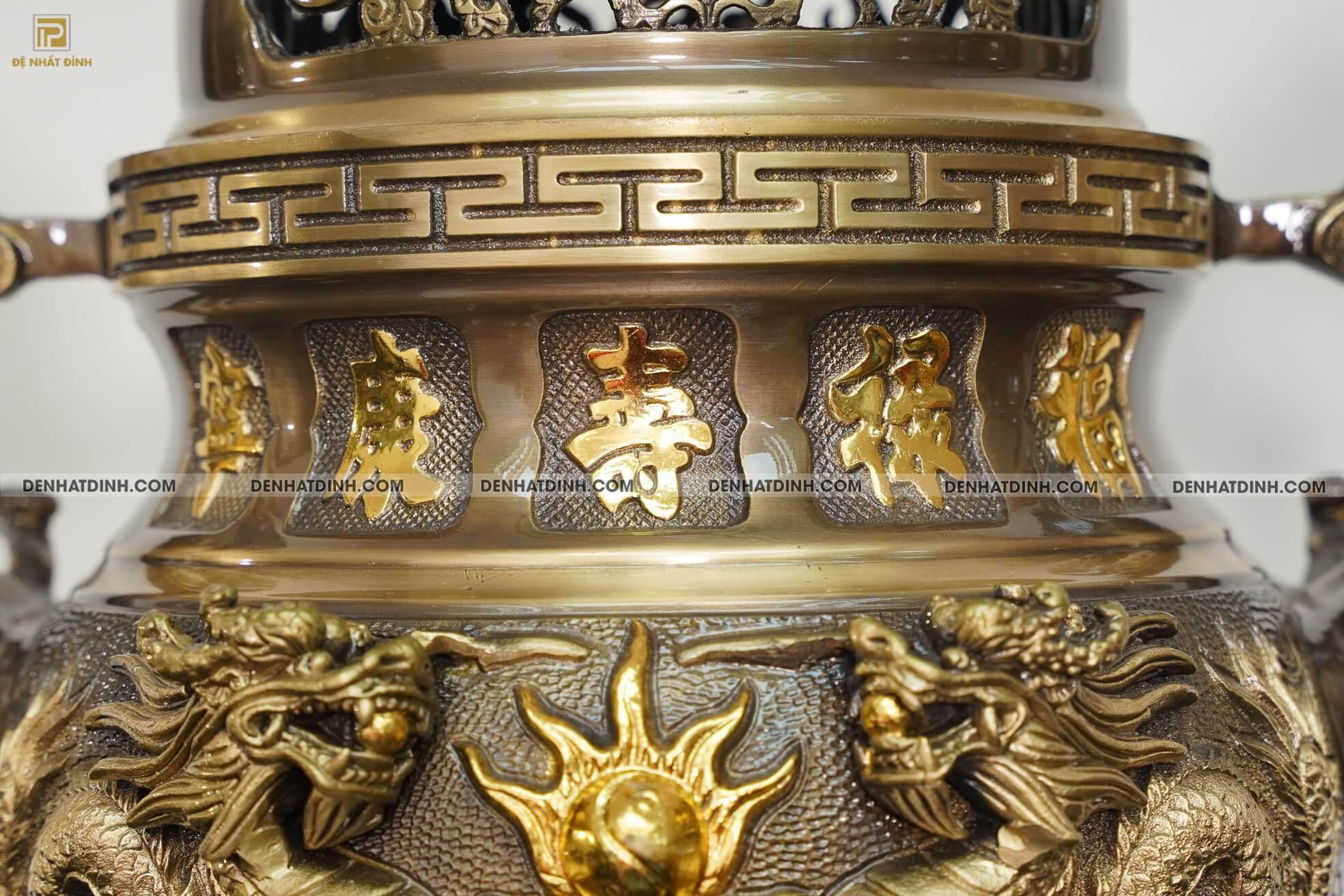 Bộ tam sự Song Long bằng đồng cattut đỉnh cao 66 - 5 chữ và đôi chân nến búp sen chạm hoa văn màu hun cổ - Ảnh 19