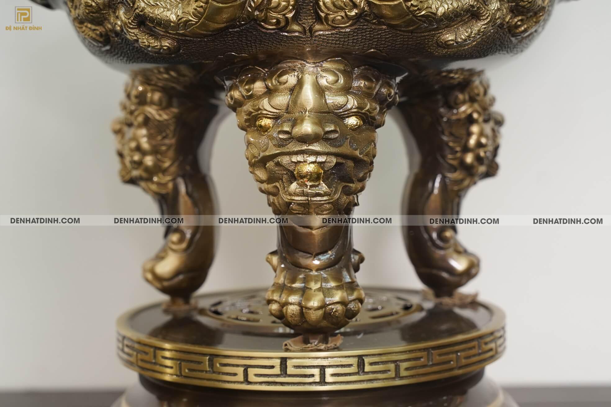 Bộ tam sự Song Long bằng đồng cattut đỉnh cao 66 - 5 chữ và đôi chân nến búp sen chạm hoa văn màu hun cổ - Ảnh 18