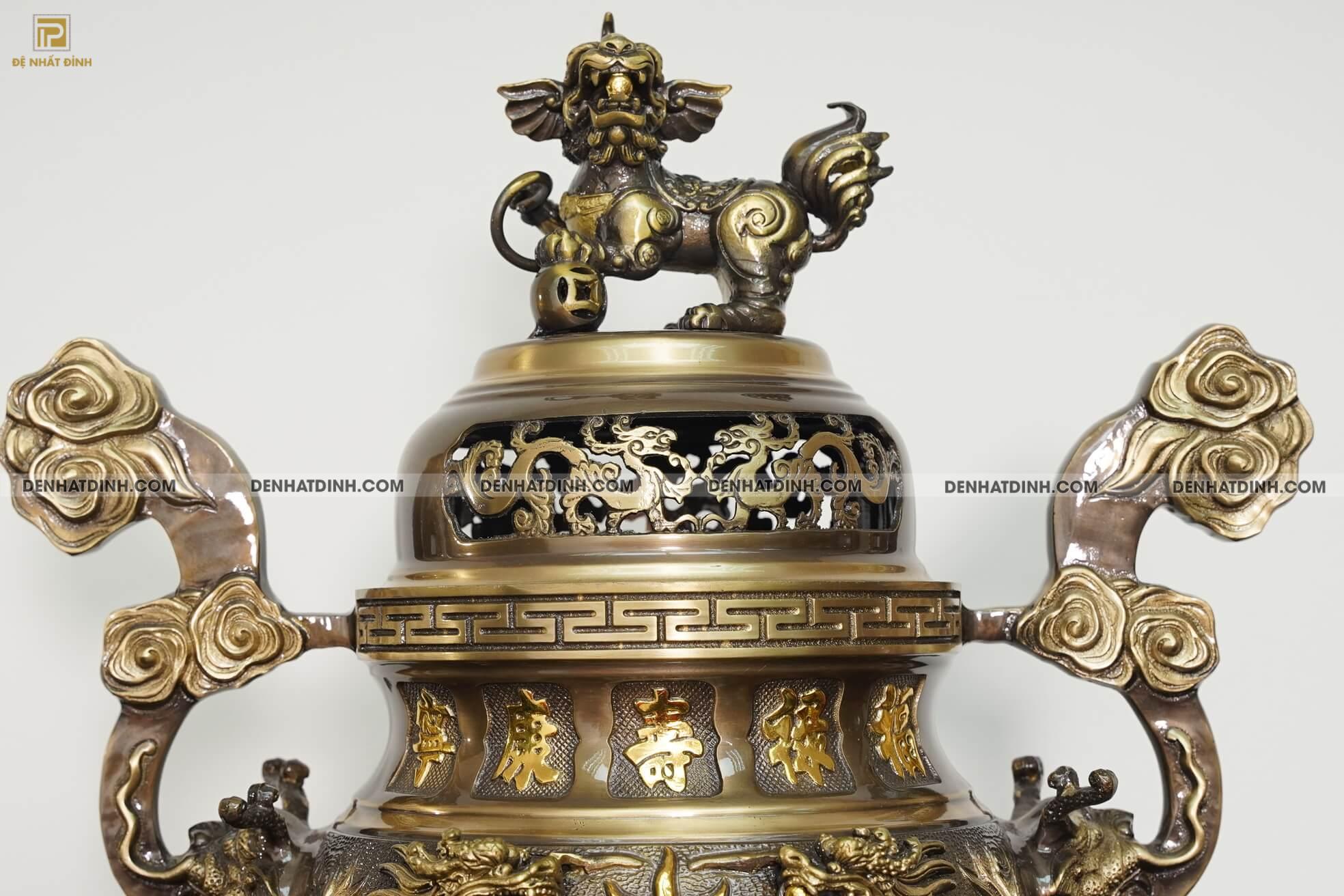 Bộ tam sự Song Long bằng đồng cattut đỉnh cao 66 - 5 chữ và đôi chân nến búp sen chạm hoa văn màu hun cổ - Ảnh 17