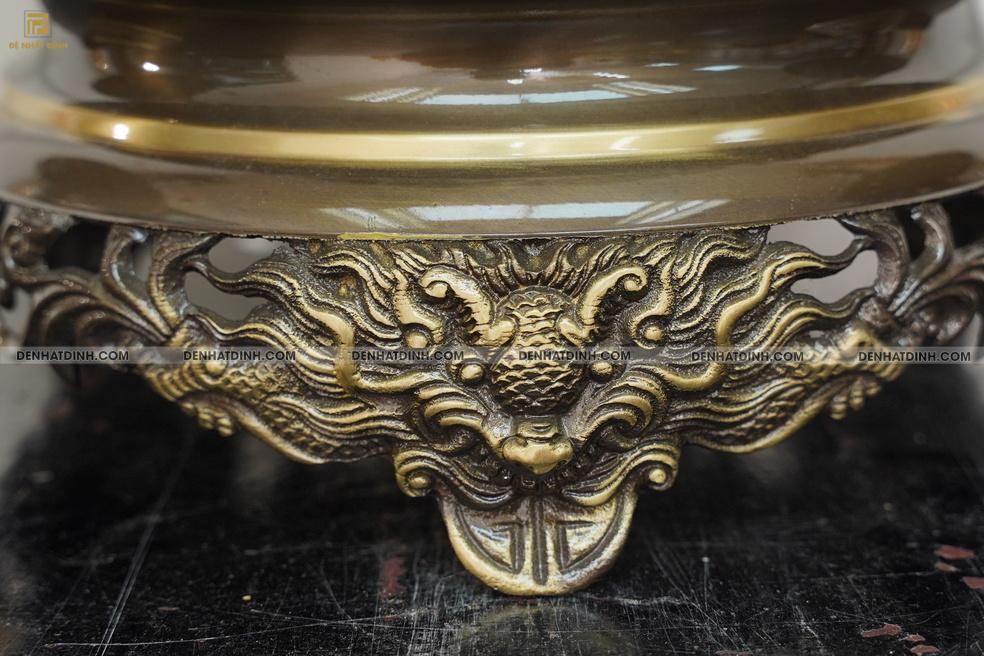 Bộ tam sự Song Long bằng đồng cattut đỉnh cao 66 - 5 chữ và đôi chân nến búp sen chạm hoa văn màu hun cổ - Ảnh 5