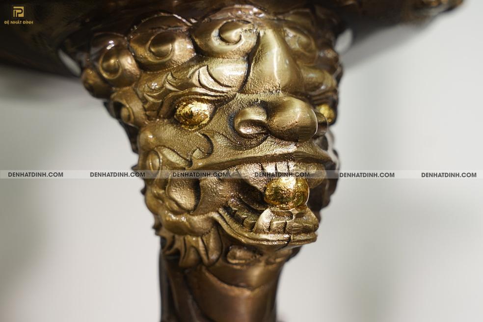 Bộ tam sự Song Long bằng đồng cattut đỉnh cao 66 - 5 chữ và đôi chân nến búp sen chạm hoa văn màu hun cổ - Ảnh 4