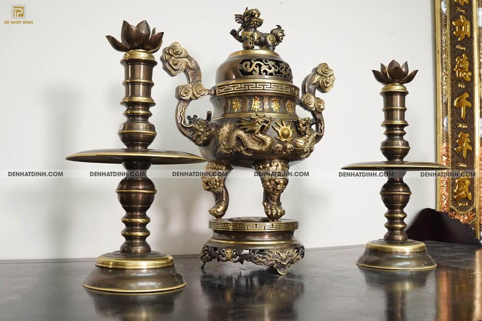 Bộ tam sự Song Long bằng đồng cattut đỉnh cao 66, 5 chữ và đôi chân nến búp sen màu hun cổ - Ảnh 4