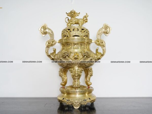 Bộ đỉnh đồng cattut đỉnh cao 66 (5 chữ Việt ), nắp đỉnh chế tác bộ cuốn thư chữ Đức Lưu Quang màu vàng mộc