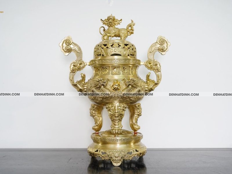 Bộ đỉnh đồng cattut đỉnh cao 66 (5 chữ Việt ), nắp đỉnh chế tác bộ cuốn thư chữ Đức Lưu Quang màu vàng mộc