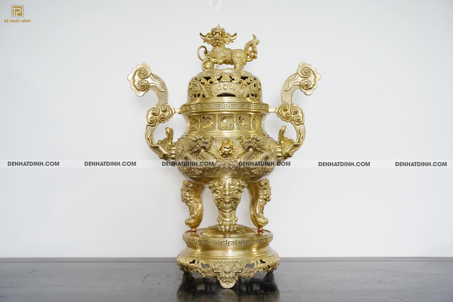 Bộ đỉnh đồng cattut đỉnh cao 66 (5 chữ Việt ), nắp đỉnh chế tác bộ cuốn thư chữ Đức Lưu Quang màu vàng mộc