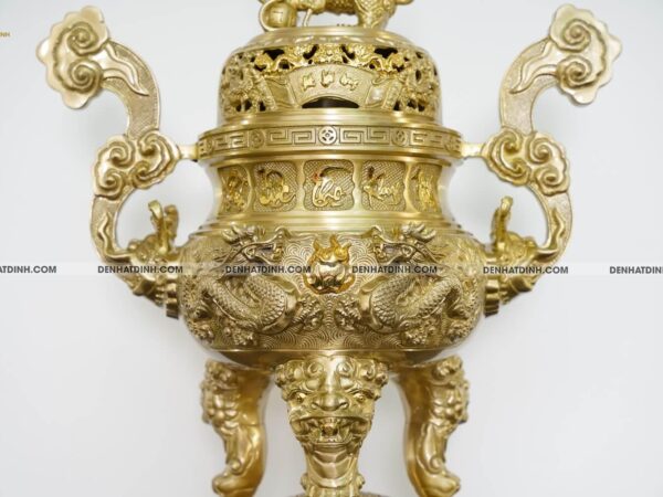 Alternative view of Bộ đỉnh đồng cattut đỉnh cao 66 (5 chữ Việt ), nắp đỉnh chế tác bộ cuốn thư chữ Đức Lưu Quang màu vàng mộc