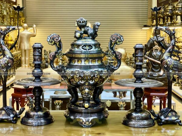 Alternative view of Bộ đỉnh đồng hoa sòi đồng đỏ khảm ngũ sắc