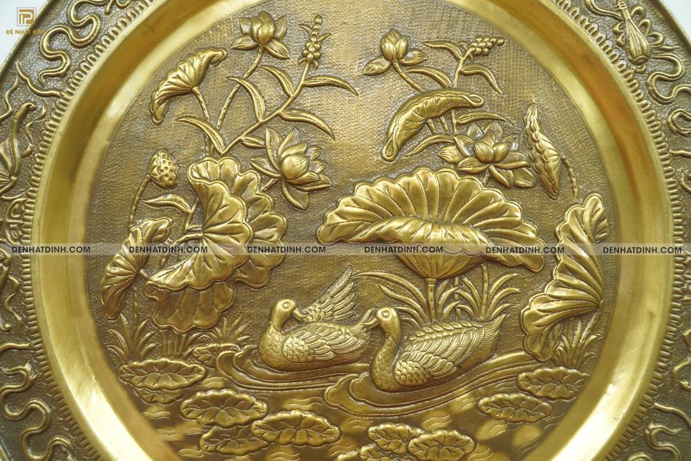 Mâm tranh đồng thiên nga 52cm - Ảnh 2