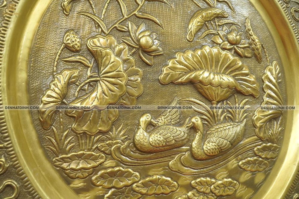 Mâm tranh đồng thiên nga 52cm - Ảnh 3