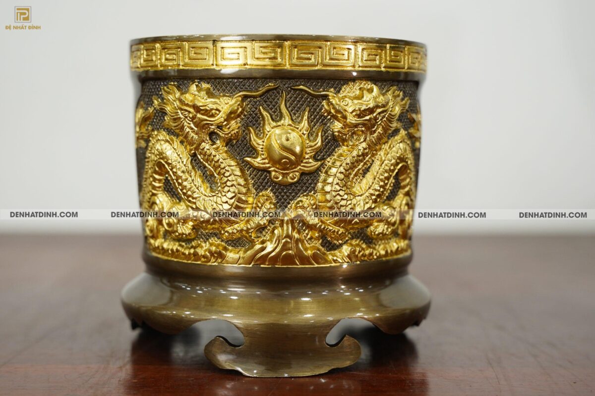 Bát hương 18 bằng đồng dát vàng điểm