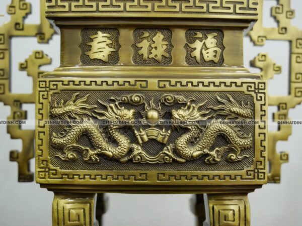 Alternative view of Bộ ngũ sự đỉnh đồng vuông