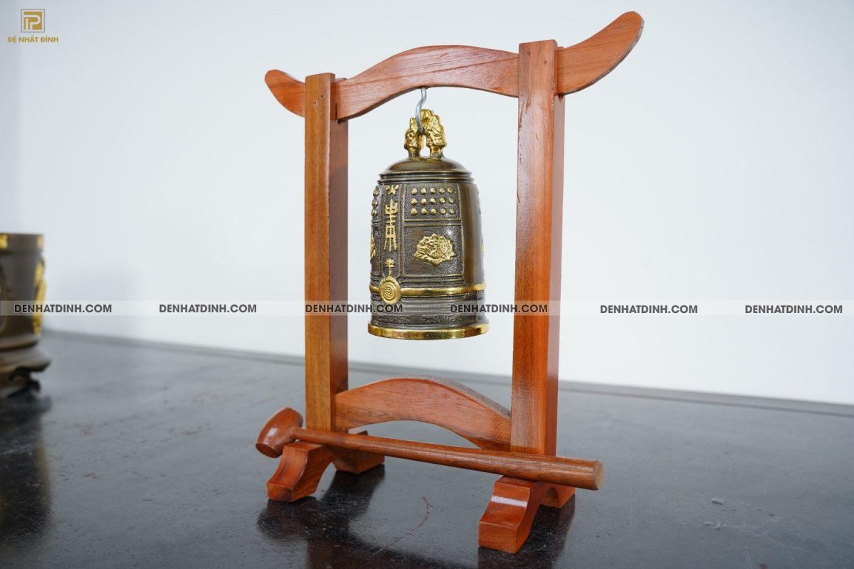 Chuông đồng treo 17 dát vàng điểm - Ảnh 2
