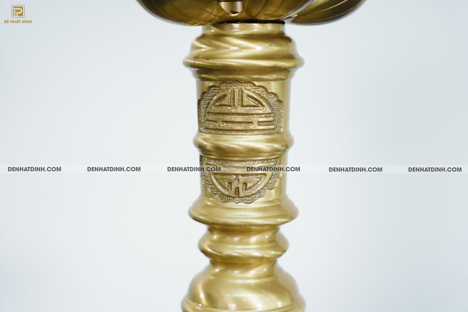 Chân nến hoa văn đồng màu mộc - Ảnh 2