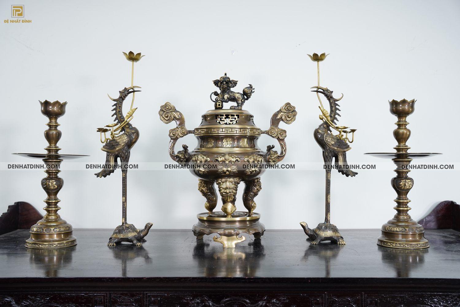 Bộ đỉnh đồng ngũ sự dơi đào cao 65cm màu hun giả cổ chân nến kỹ