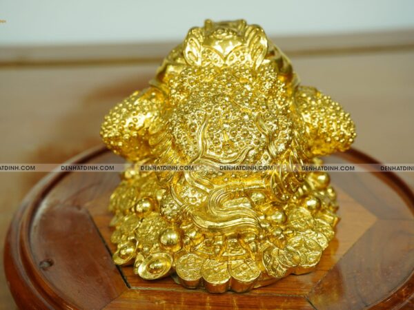 Alternative view of Cóc ngậm tiền bằng đồng dát vàng