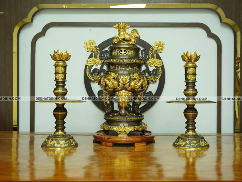 Bộ đỉnh đồng tam sự nến hoa văn Ngũ Phúc Lâm Môn 65 dát vàng điểm hoa văn