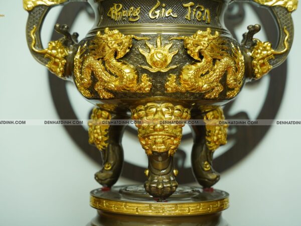 Alternative view of Đỉnh đồng Phụng Gia Tiên 65 dát vàng điểm