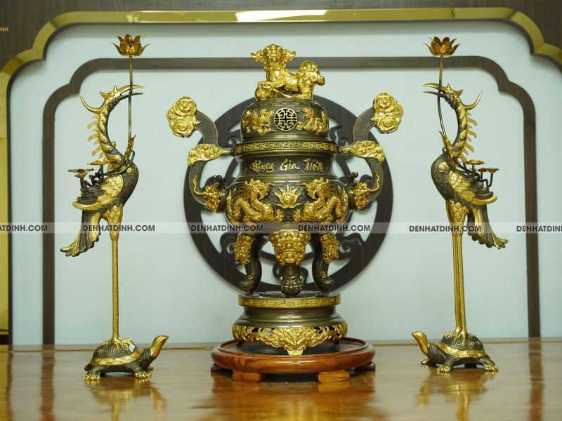 Bộ đỉnh đồng tam sự hạc Phụng Gia Tiên 65 dát vàng điểm hoa văn