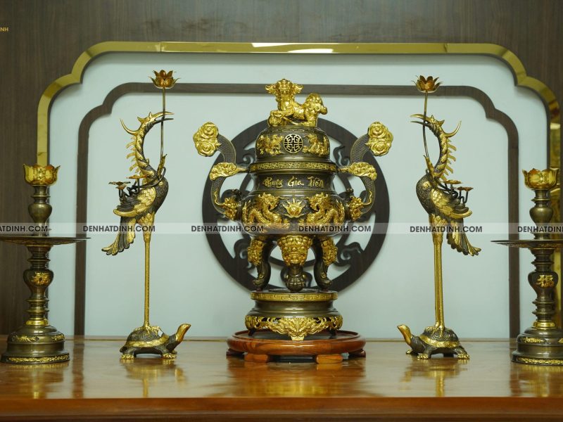 Bộ đỉnh đồng ngũ sự Phụng Gia Tiên 65 dát vàng điểm nến kỹ