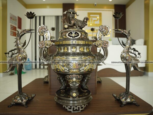 Bộ đỉnh đồng tam sự hạc Song Long chầu nguyệt cao 70cm bằng đồng đỏ khảm ngũ sắc