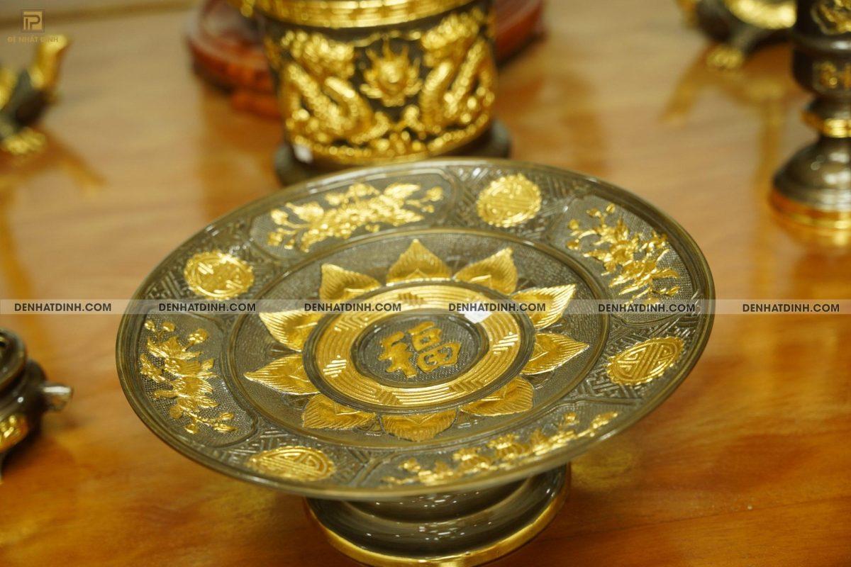 Bộ đỉnh đồng ngũ sự cao 66cm khắc 3 chữ Phụng Gia Tiên kèm 8 món phụ kiện dát vàng điểm - Ảnh 3