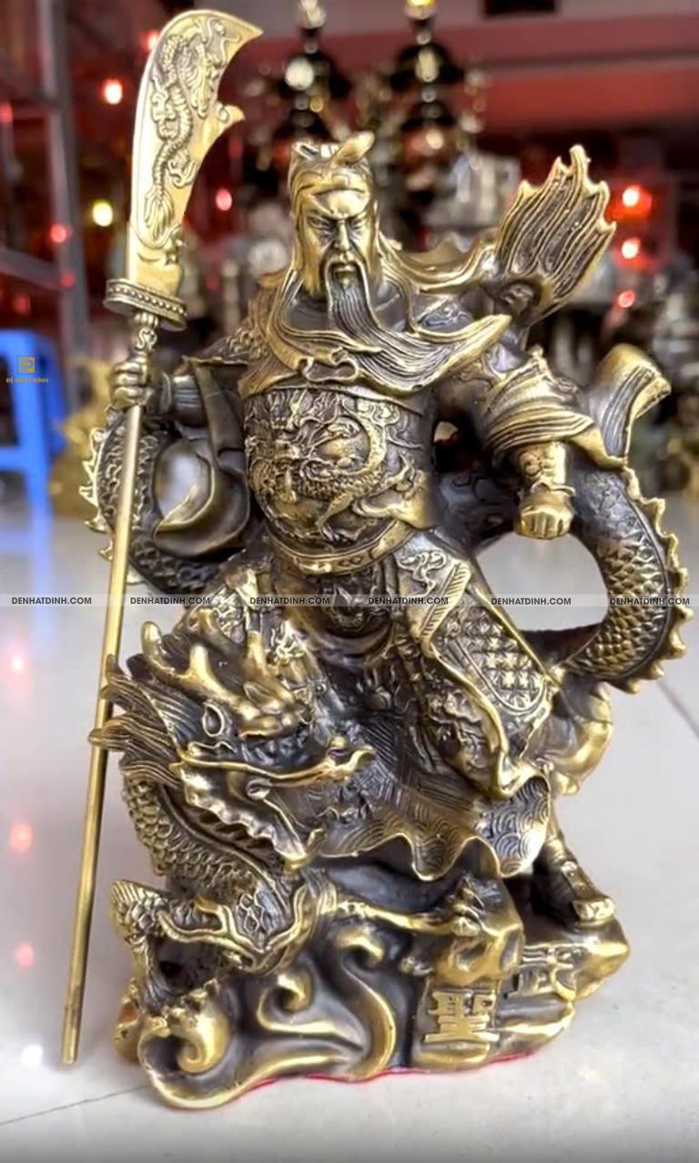 Tượng đồng Quan Công cưỡi rồng