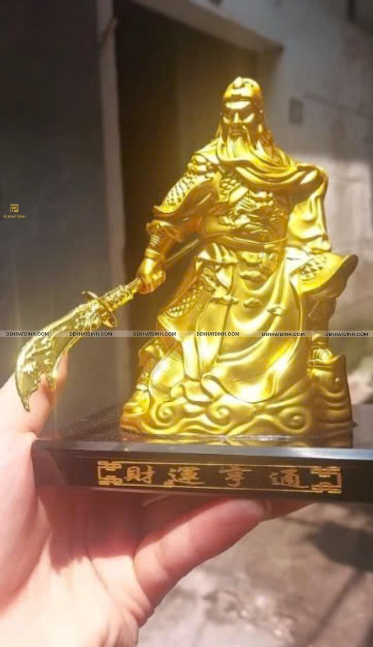 Tượng đồng Quan Công mạ vàng đúc từ đồng đỏ