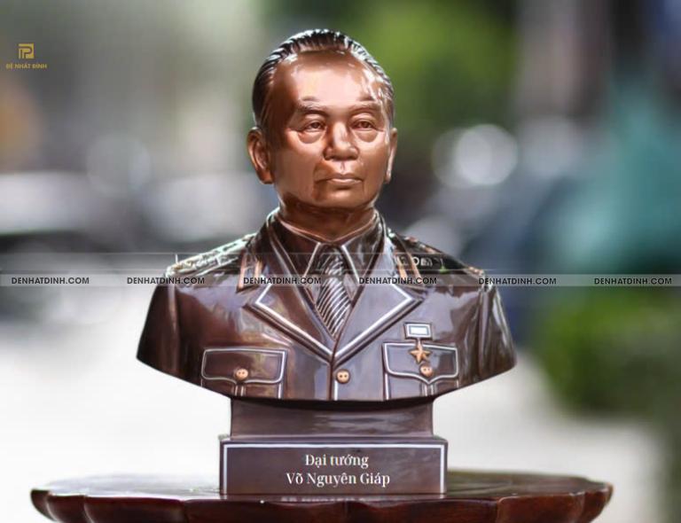Tượng Võ Nguyên Giáp khảm bạc bán thân