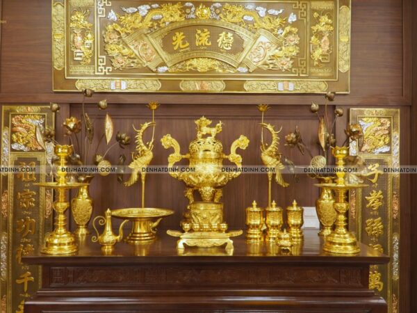 Bộ đỉnh đồng ngũ sự Cuốn Thư 65 dát vàng 24K cùng phụ kiện đồ thờ