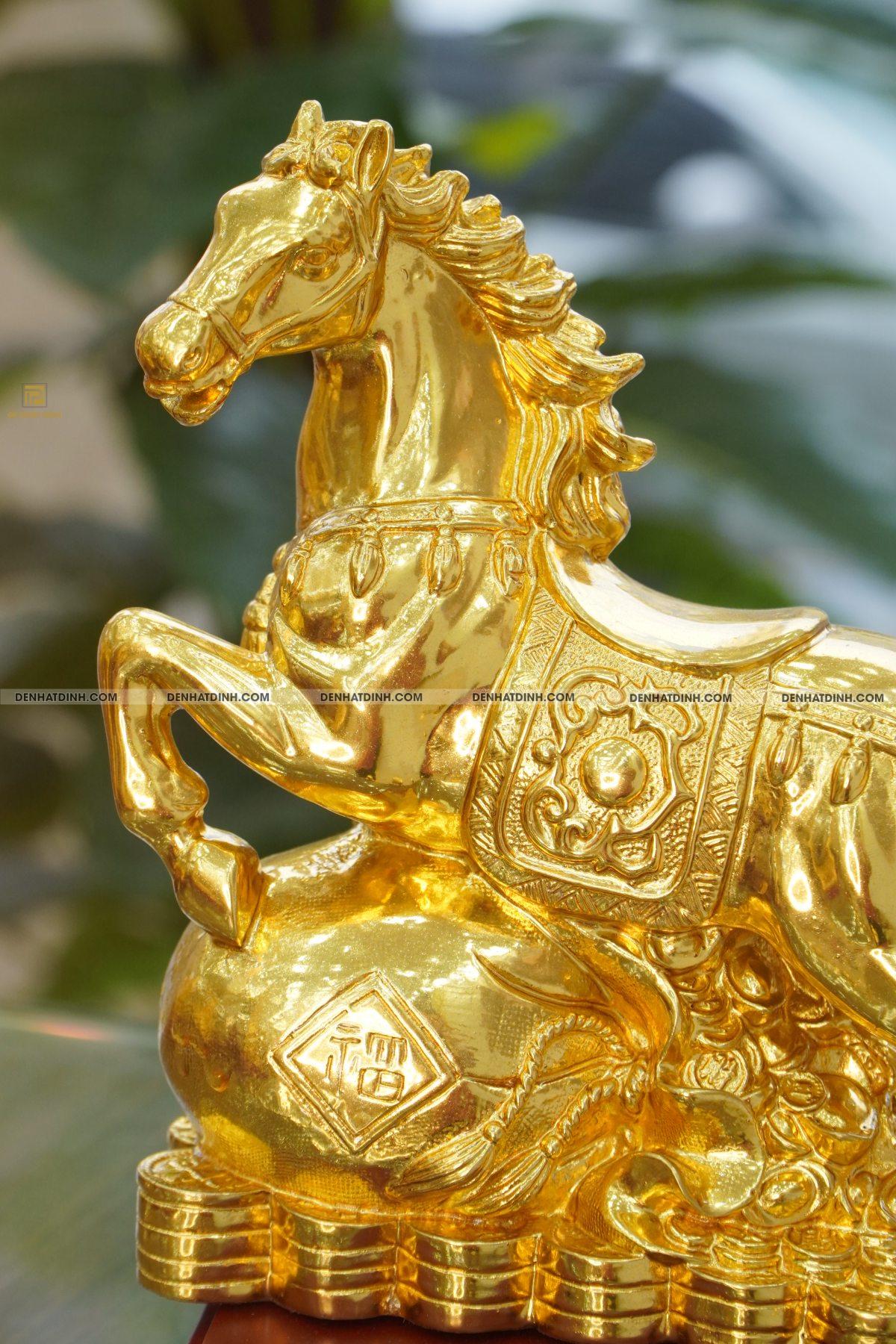 Ngựa đứng trên túi tiền bằng đồng dát vàng - Ảnh 2