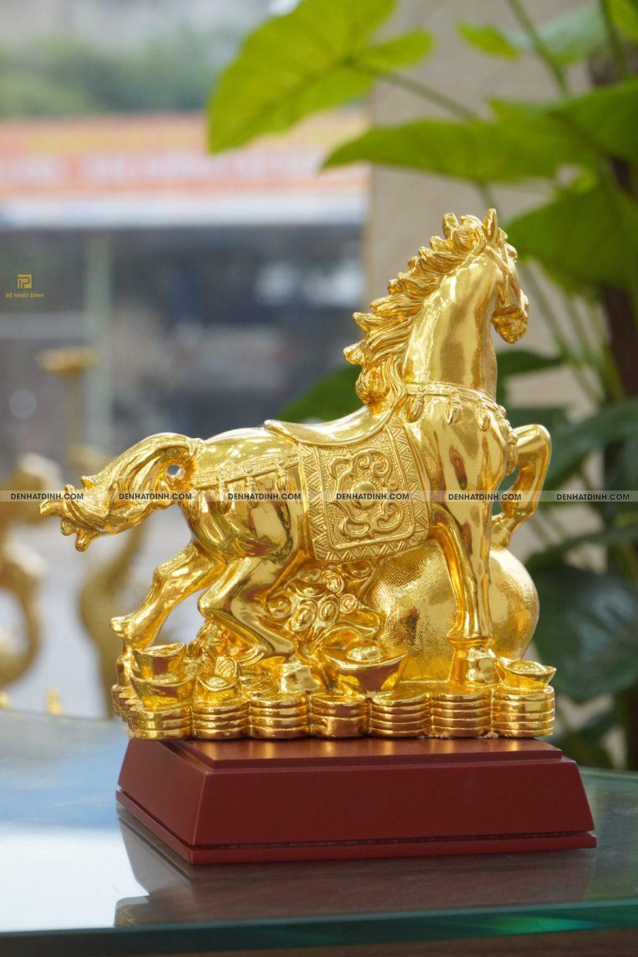 Ngựa đứng trên túi tiền bằng đồng dát vàng - Hình ảnh 6