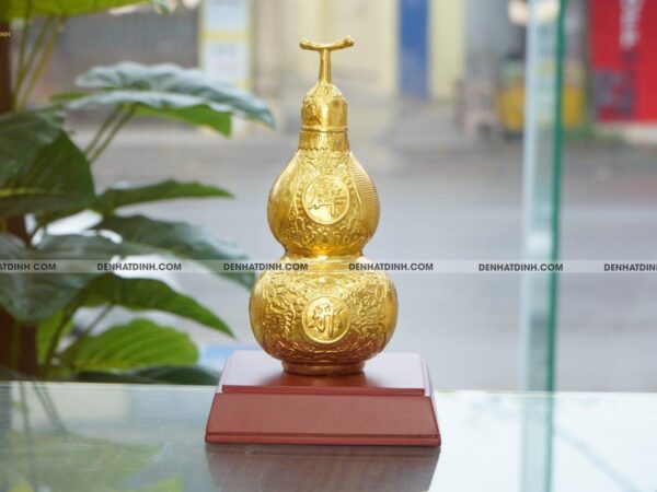 Hồ lô âm dương hoa văn bằng đồng dát vàng