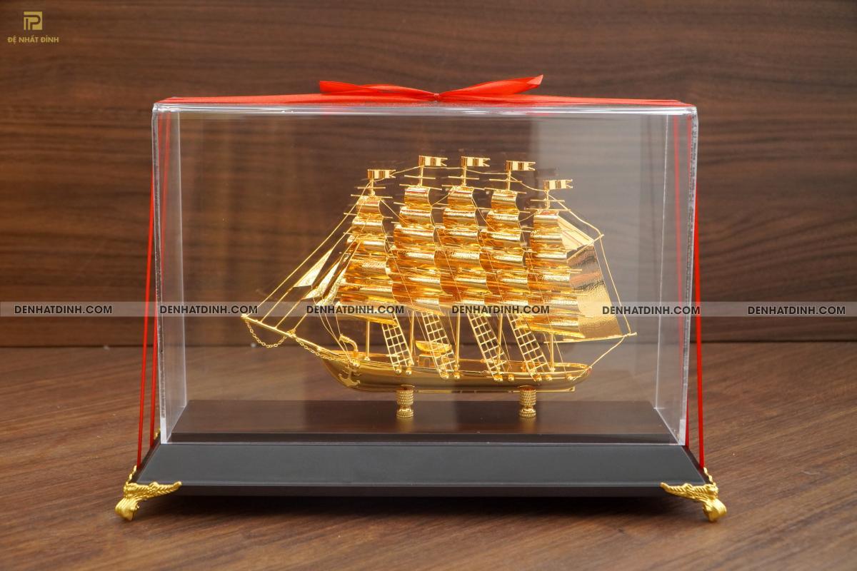 Thuyền mạ vàng - Ảnh 2