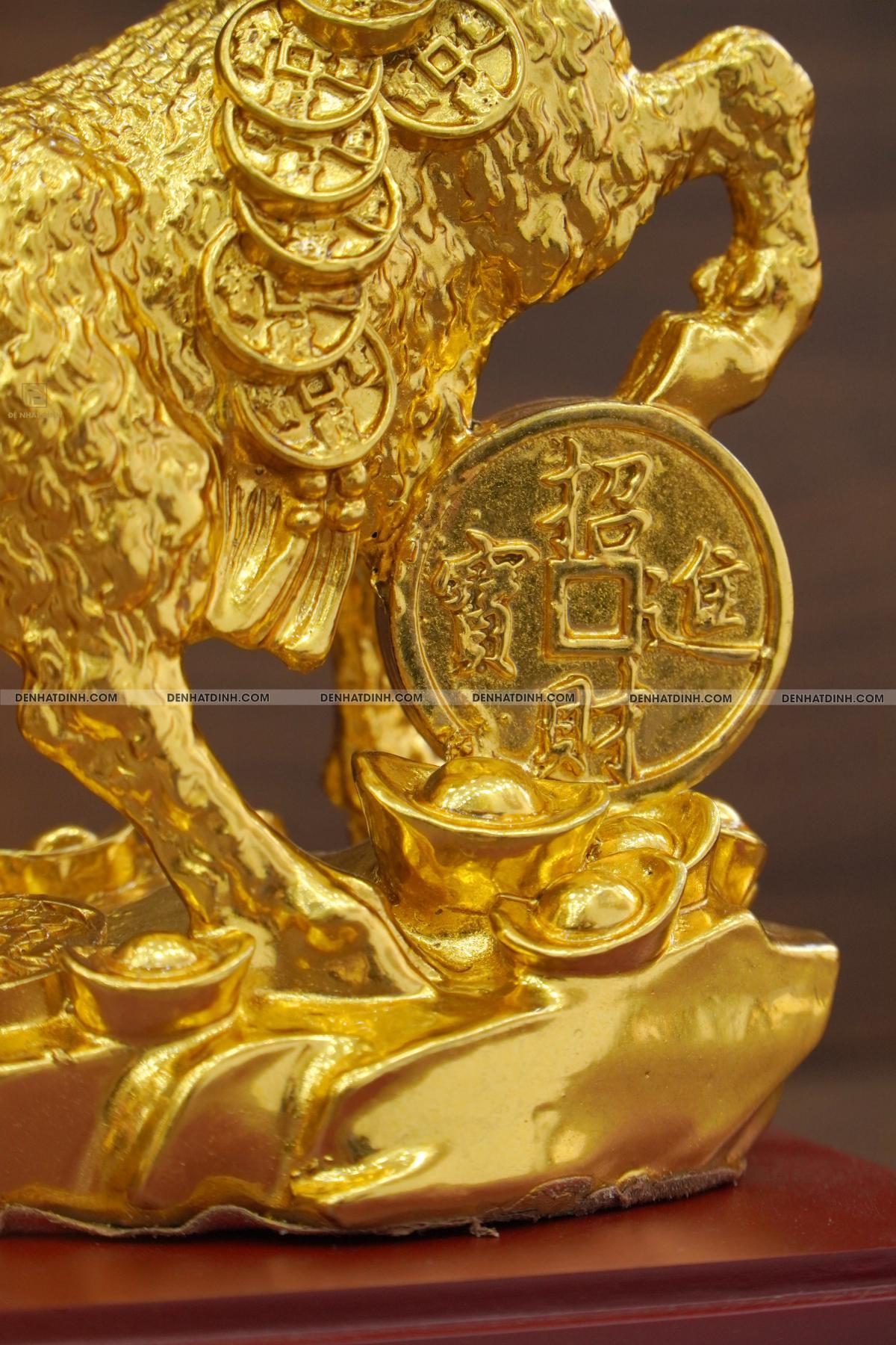 Tượng dê lông xù đeo đồng tiền dát vàng - Ảnh 6