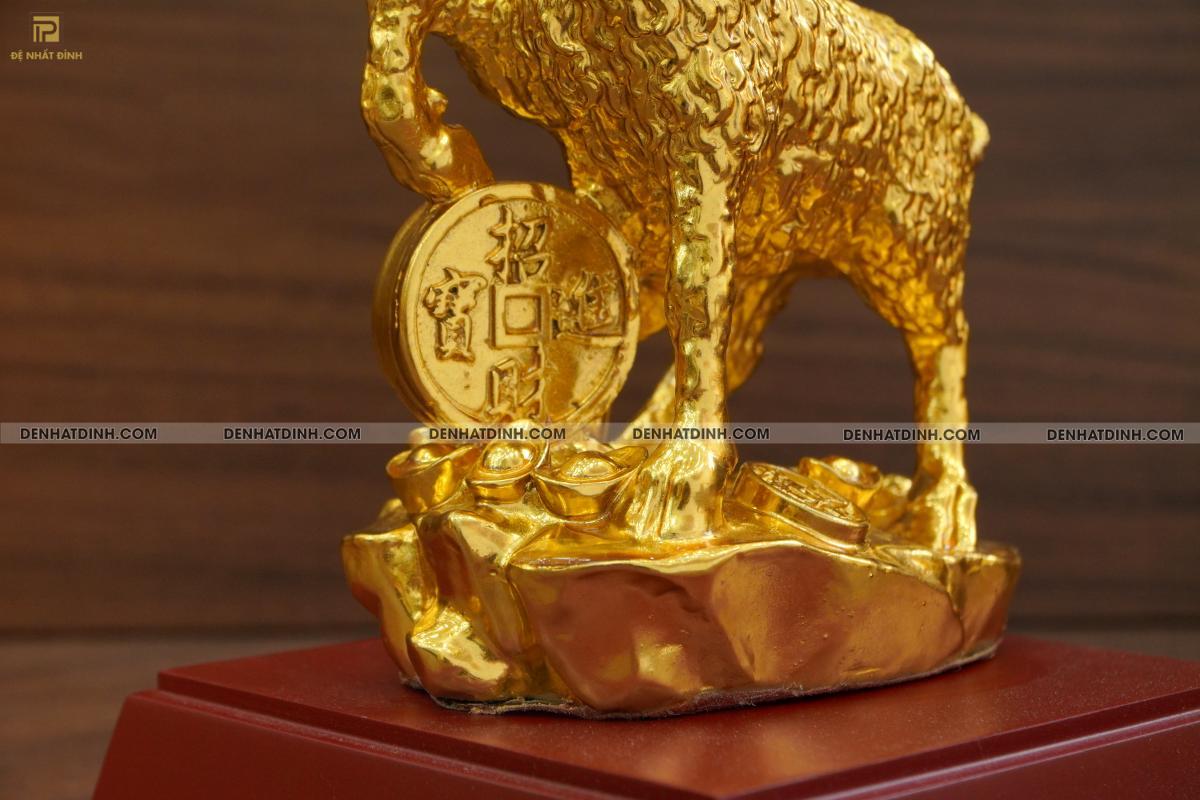 Tượng dê lông xù đeo đồng tiền dát vàng - Ảnh 9