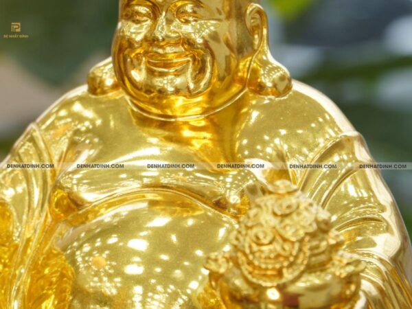 Alternative view of Tượng Phật Di Lặc cầm hũ tiền bằng đồng dát vàng