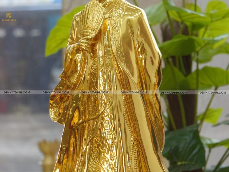 Tượng khổng minh đứng bằng đồng dát vàng