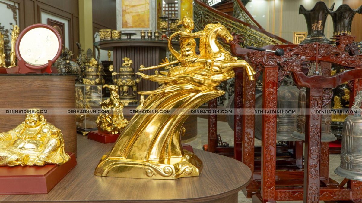 Tượng Thánh Gióng bằng đồng dát vàng