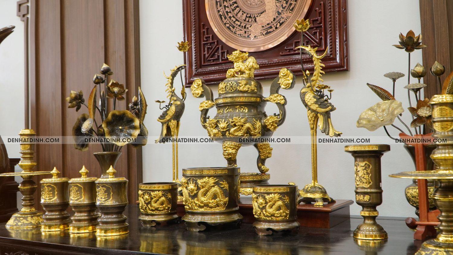 Bộ đỉnh đồng Phụng Gia Tiên dát vàng đi cùng các phụ kiện trên ban thờ - Ảnh 4