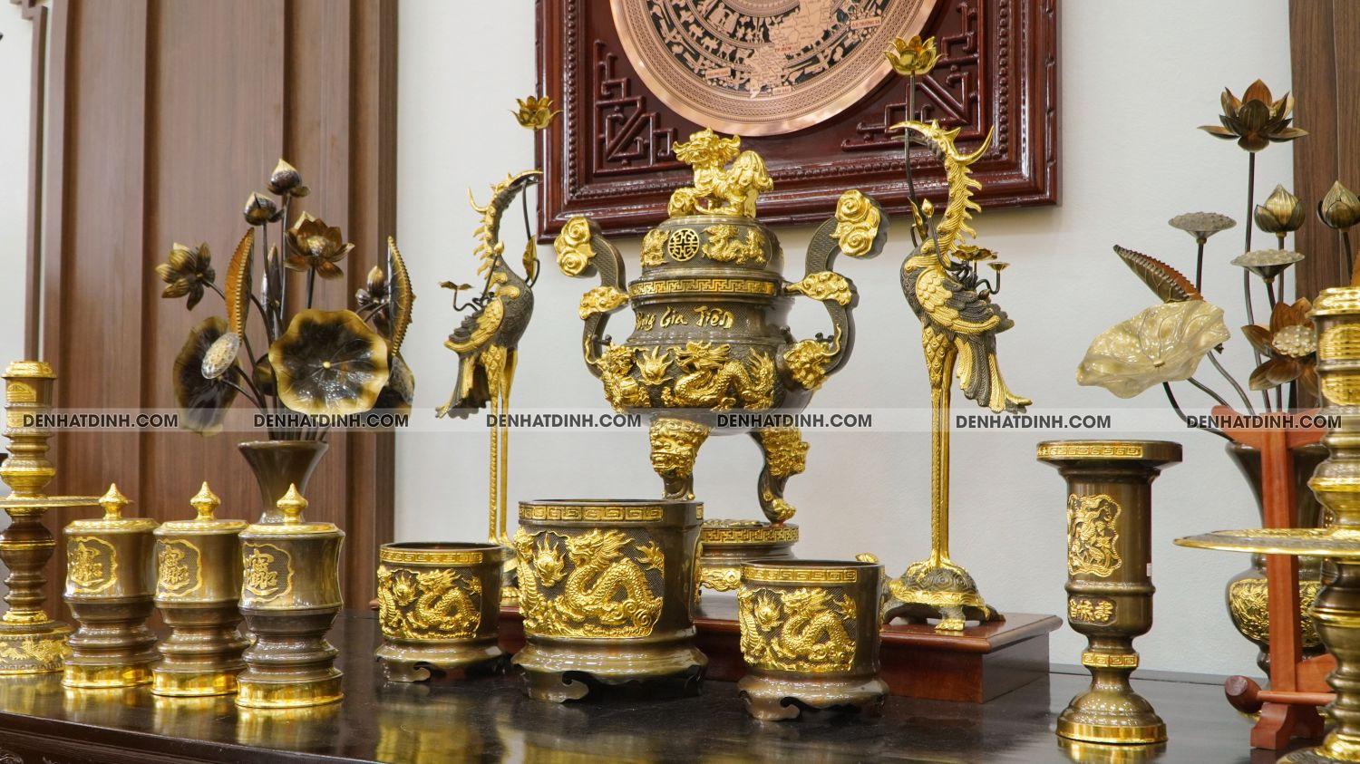 Bộ đỉnh đồng Phụng Gia Tiên dát vàng đi cùng các phụ kiện trên ban thờ - Ảnh 5
