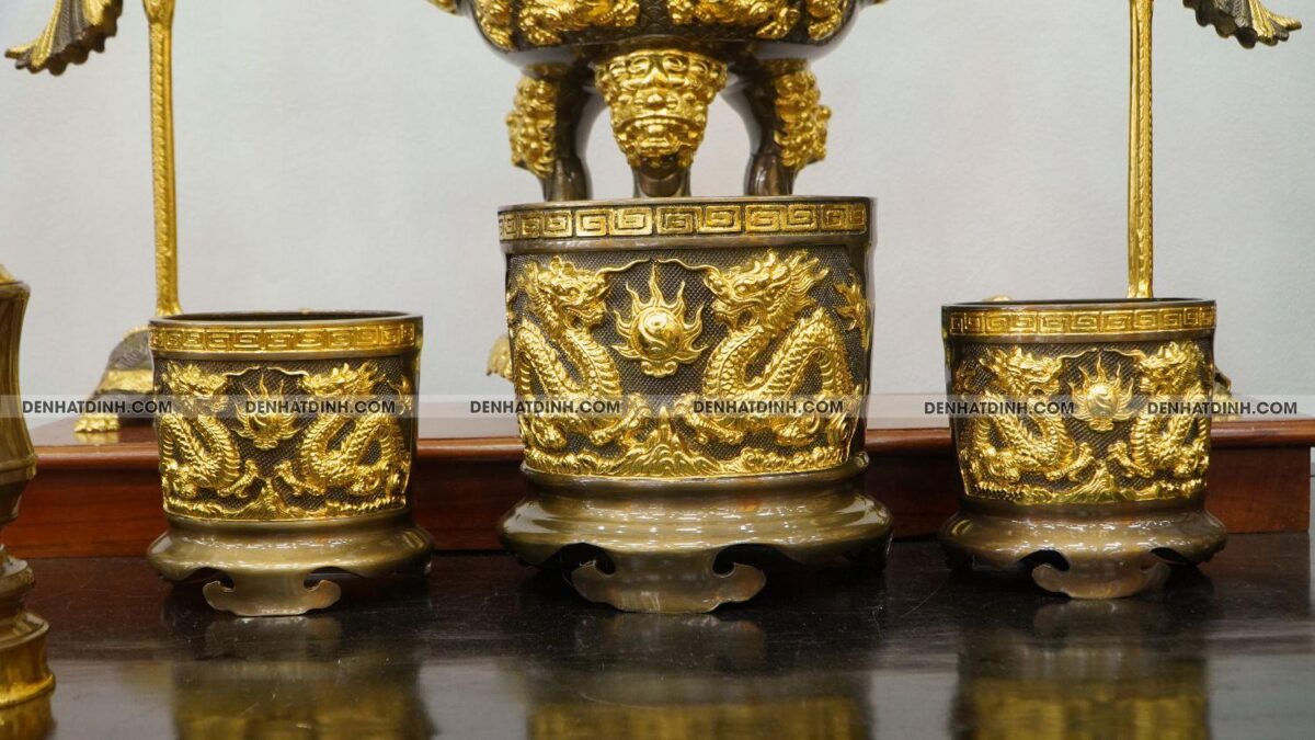Bộ đỉnh đồng Phụng Gia Tiên dát vàng đi cùng các phụ kiện trên ban thờ - Ảnh 12