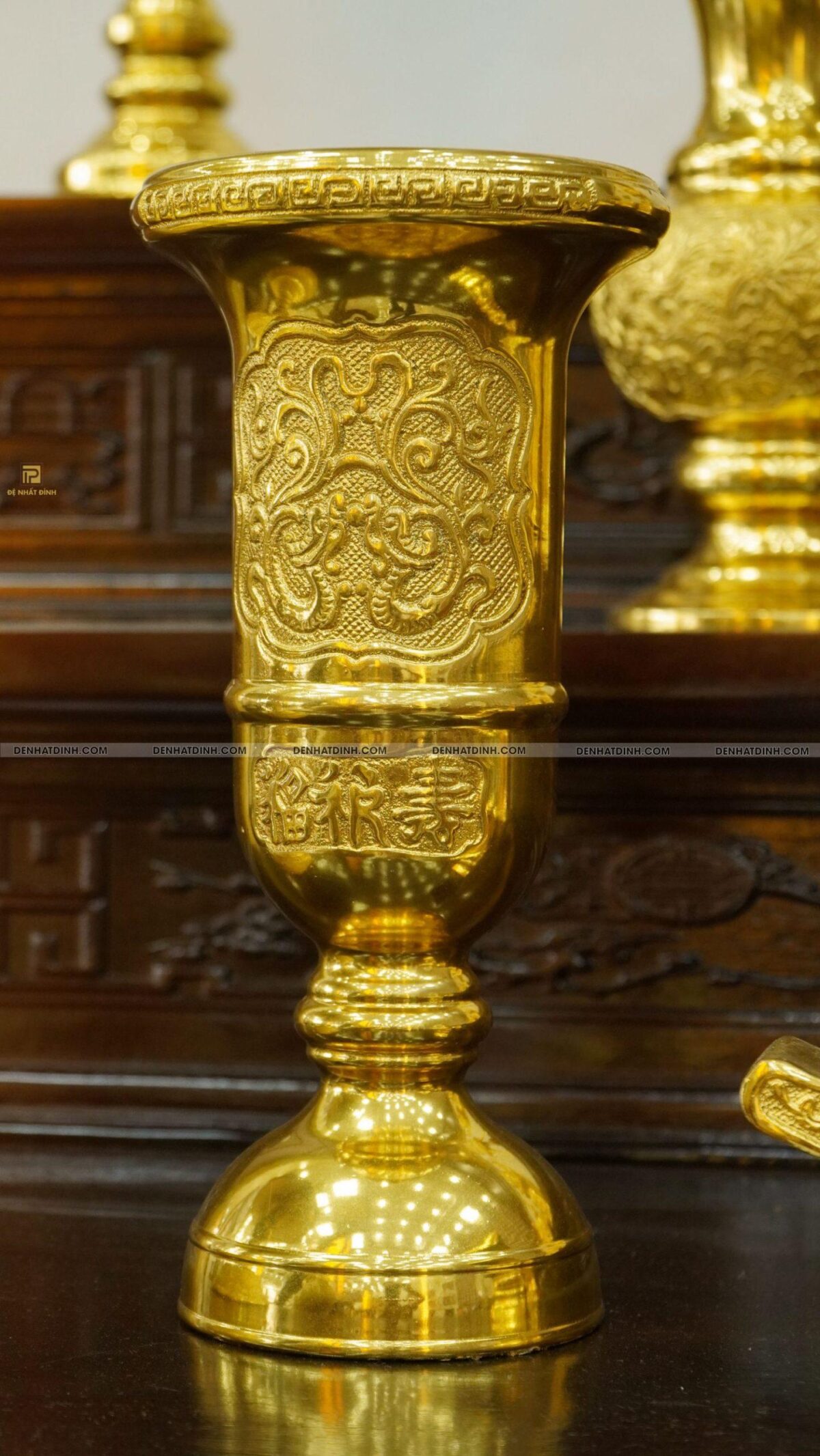 Bộ đỉnh đồng Song Long mẫu 3 đầy đủ dát vàng trên ban thờ tam cấp - Ảnh 8