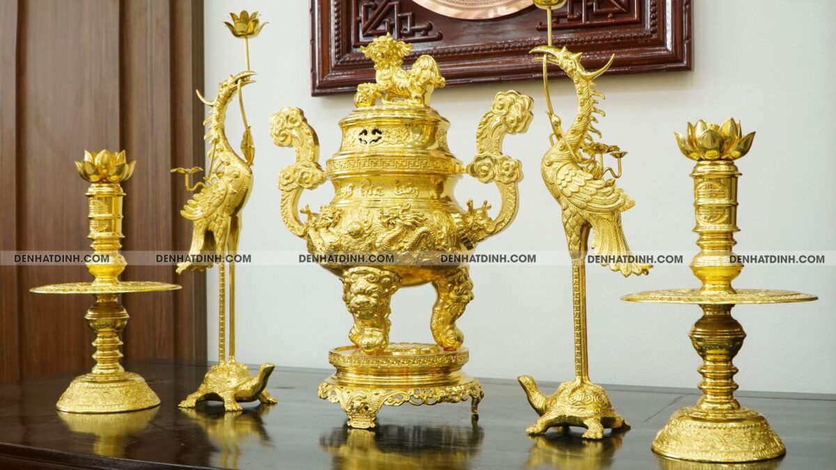 Bộ đỉnh đồng ngũ sự 3 chữ Phụng Gia Tiên đỉnh cao 66 kết hợp với biểu tượng dơi dát vàng toàn bộ - Ảnh 3