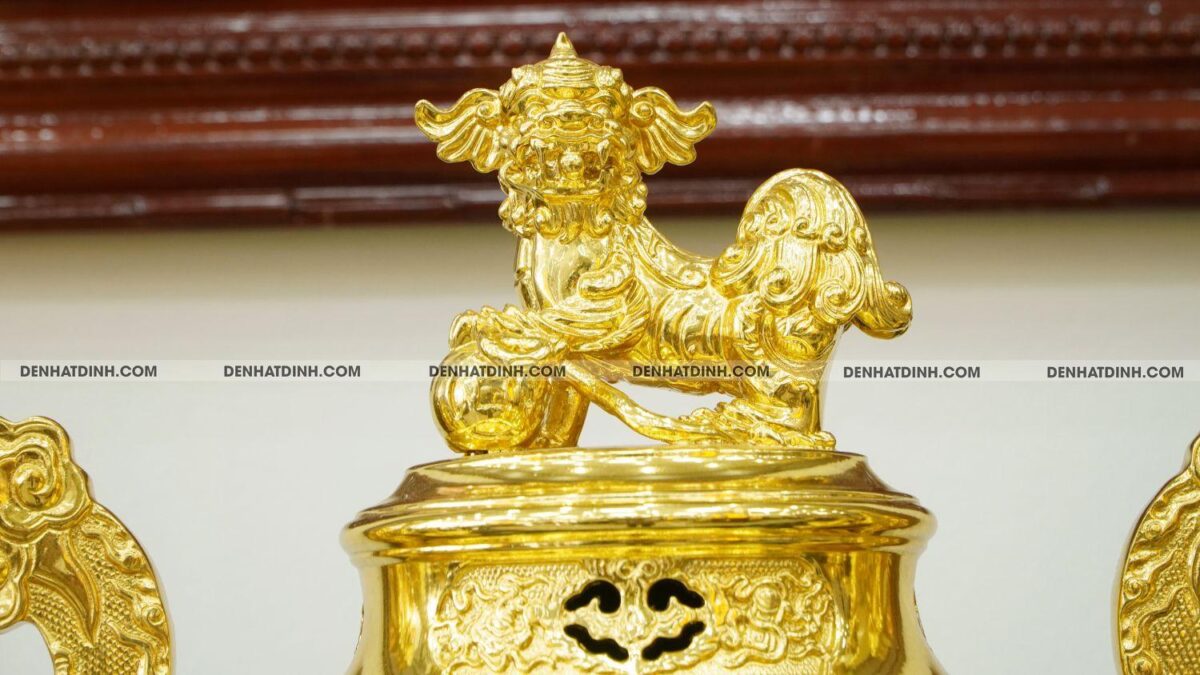 Bộ đỉnh đồng ngũ sự 3 chữ Phụng Gia Tiên đỉnh cao 66 kết hợp với biểu tượng dơi dát vàng toàn bộ - Ảnh 5