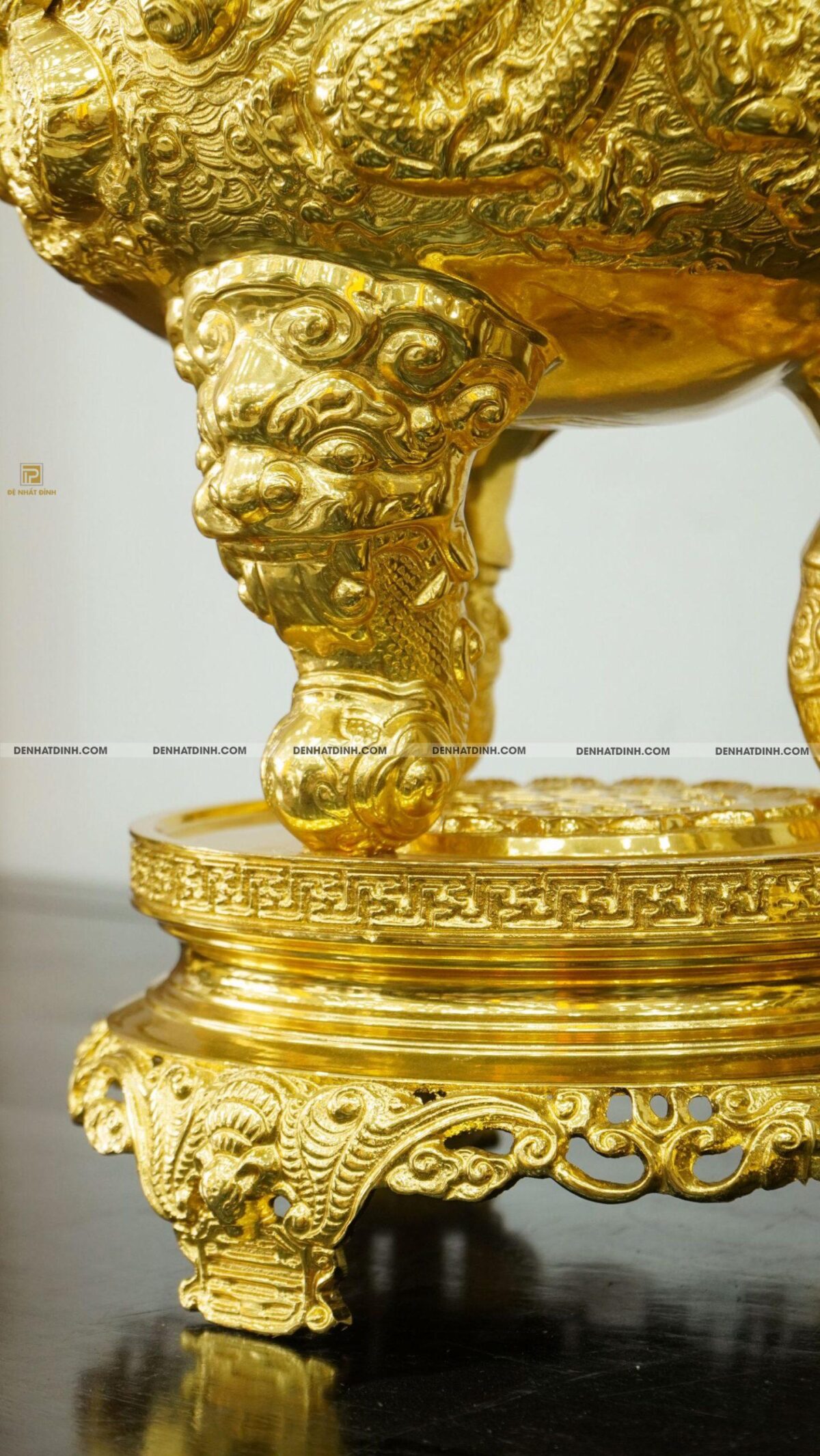 Bộ đỉnh đồng ngũ sự 3 chữ Phụng Gia Tiên đỉnh cao 66 kết hợp với biểu tượng dơi dát vàng toàn bộ - Ảnh 7