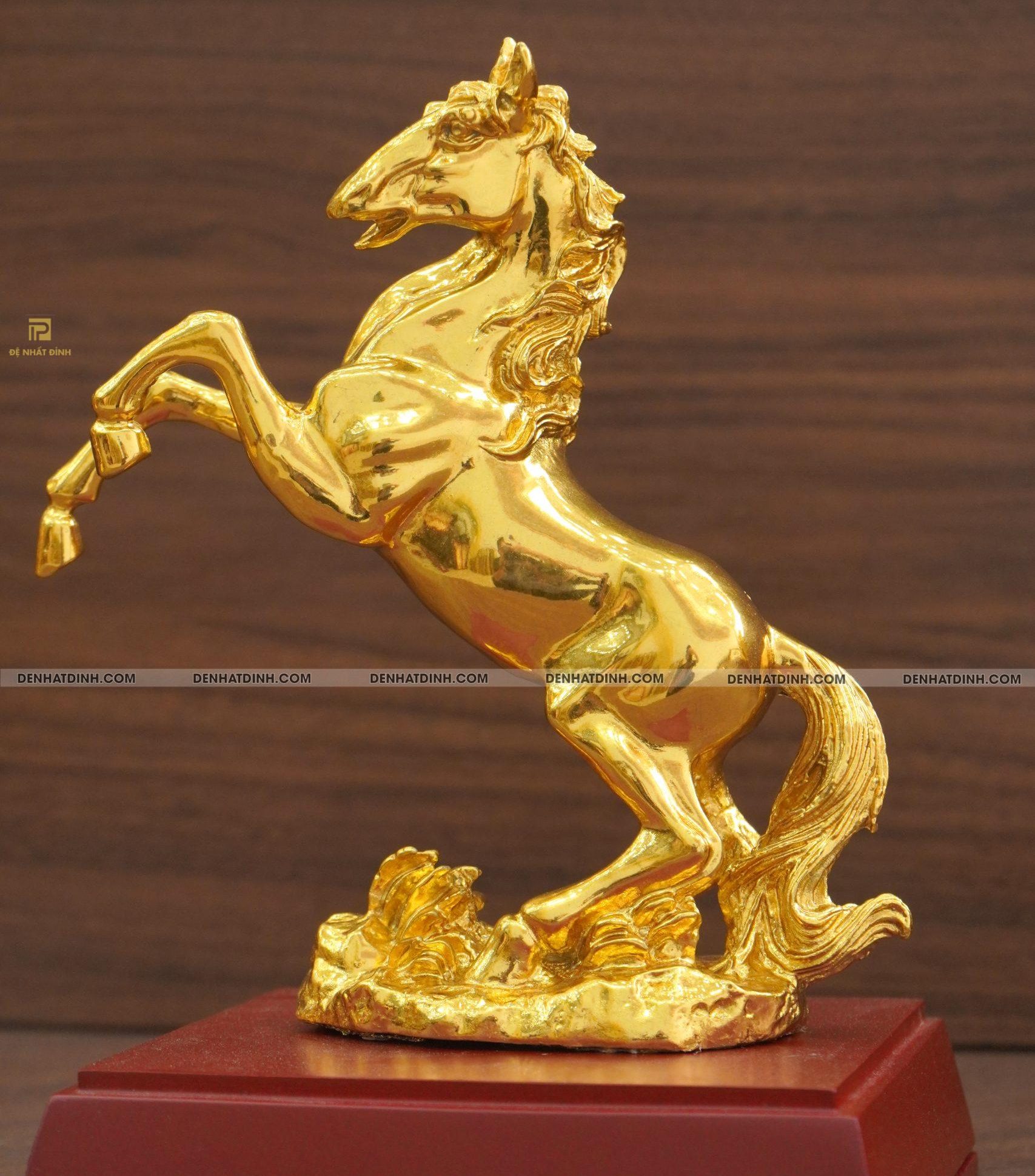 Tượng Ngựa Hí Bằng Đồng Dát Vàng