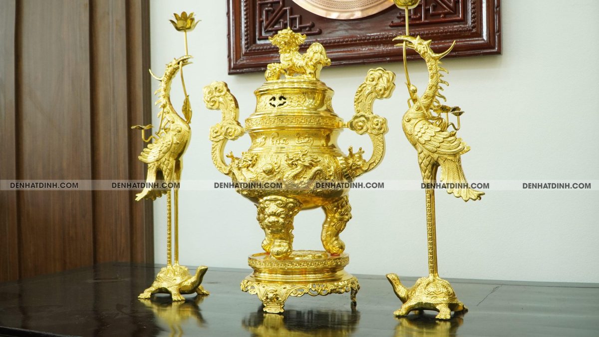 Bộ đỉnh đồng tam sự hạc Phụng Gia Tiên nắp thọ 66cm dát vàng toàn bộ - Ảnh 2