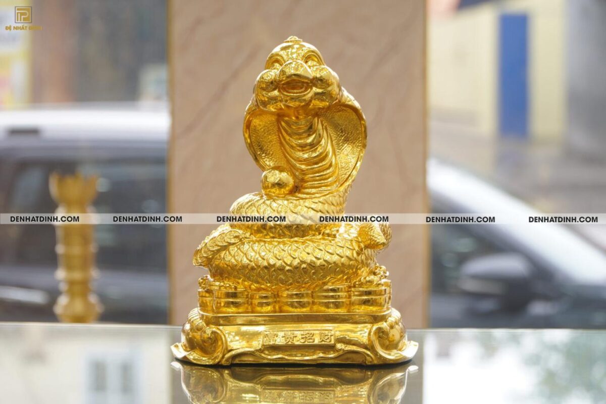 Tượng đồng rắn đế tiền dát vàng 24K